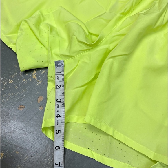 Nike Challenger 5” Running Shorts DR8760-736 Volt Yellow XL Brief Lining - Picture 11 of 14